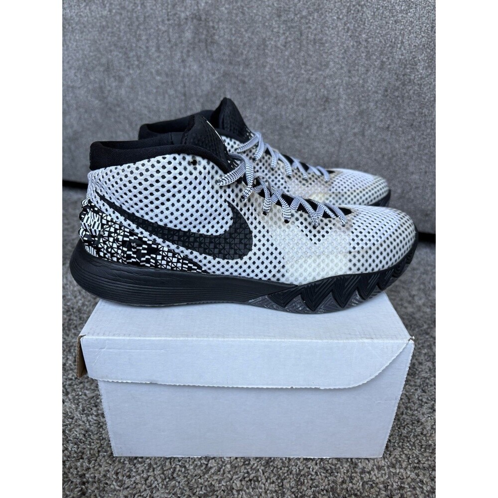 NIKE 2014 KYRIE 1 BHM BLACK HISTORY MONTH SIZE 8 MENS